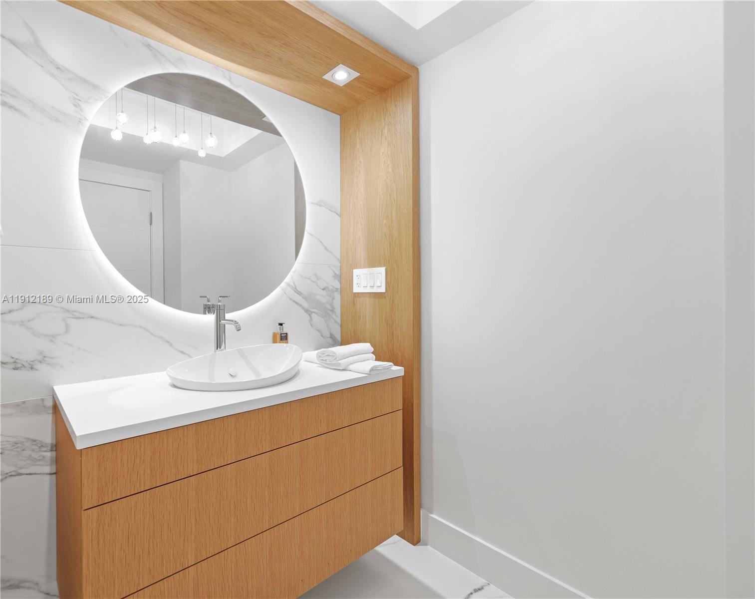 5500 Collins Ave #901 & 902 Miami Beach, FL 33140