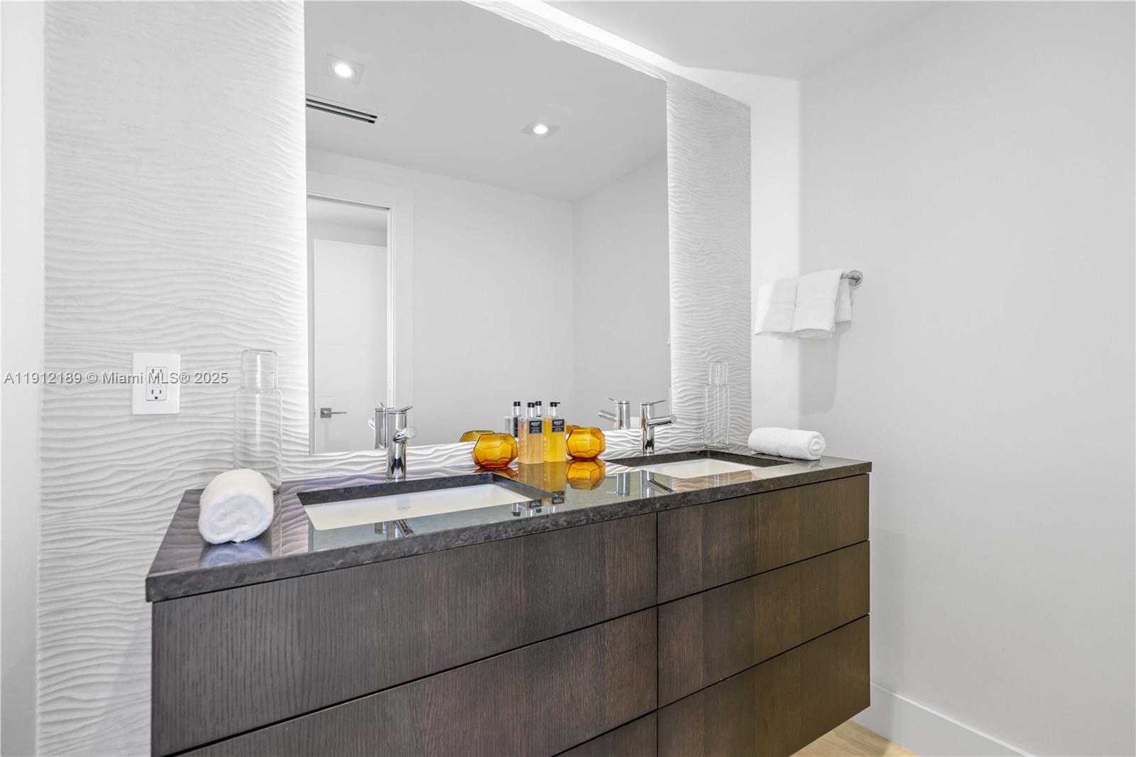 5500 Collins Ave #901 & 902 Miami Beach, FL 33140