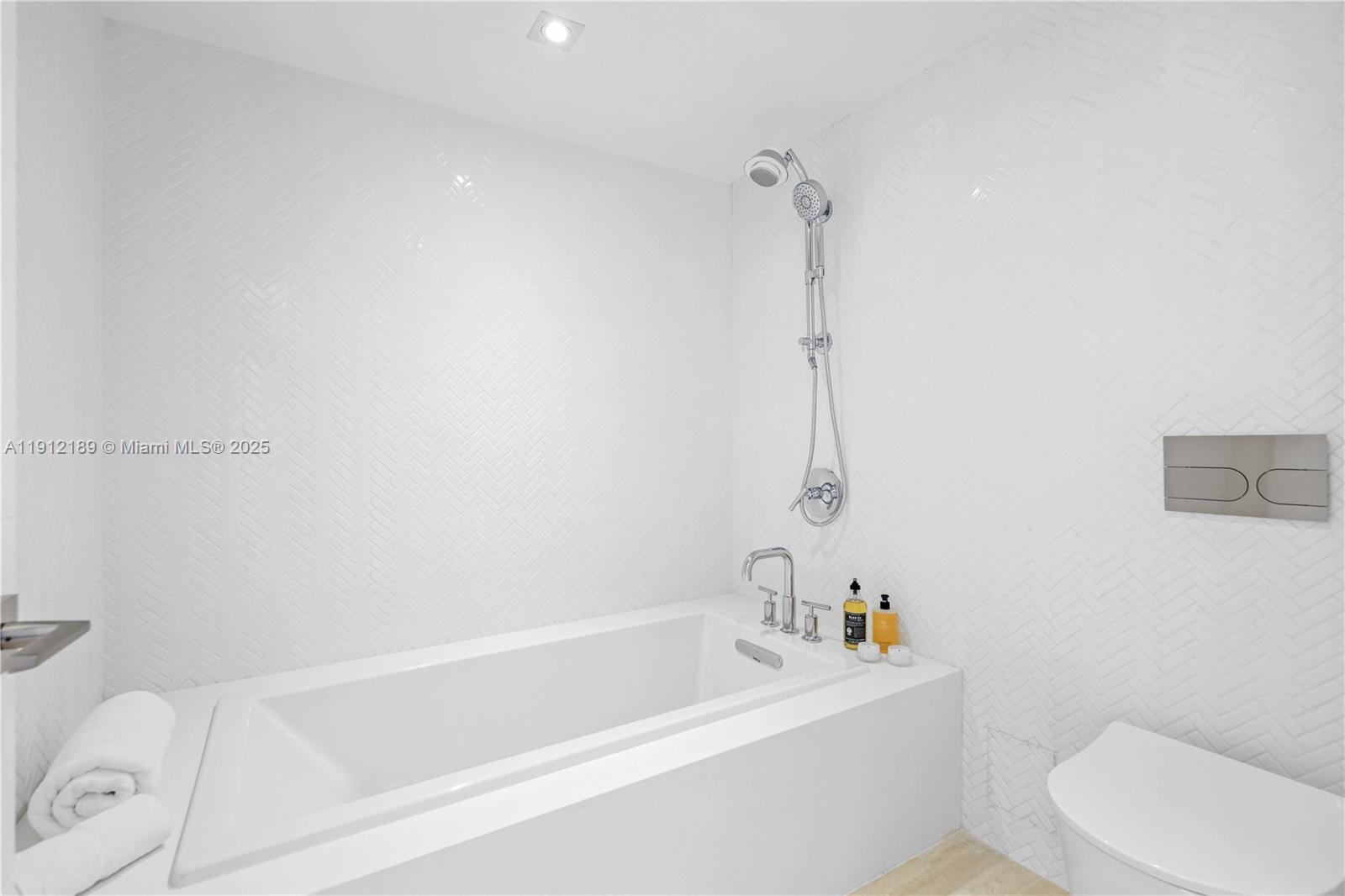 5500 Collins Ave #901 & 902 Miami Beach, FL 33140