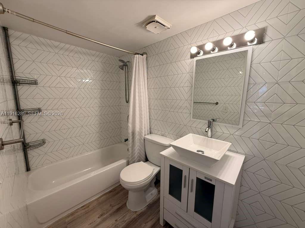 5201 NW 7th St #405 Miami, FL 33126