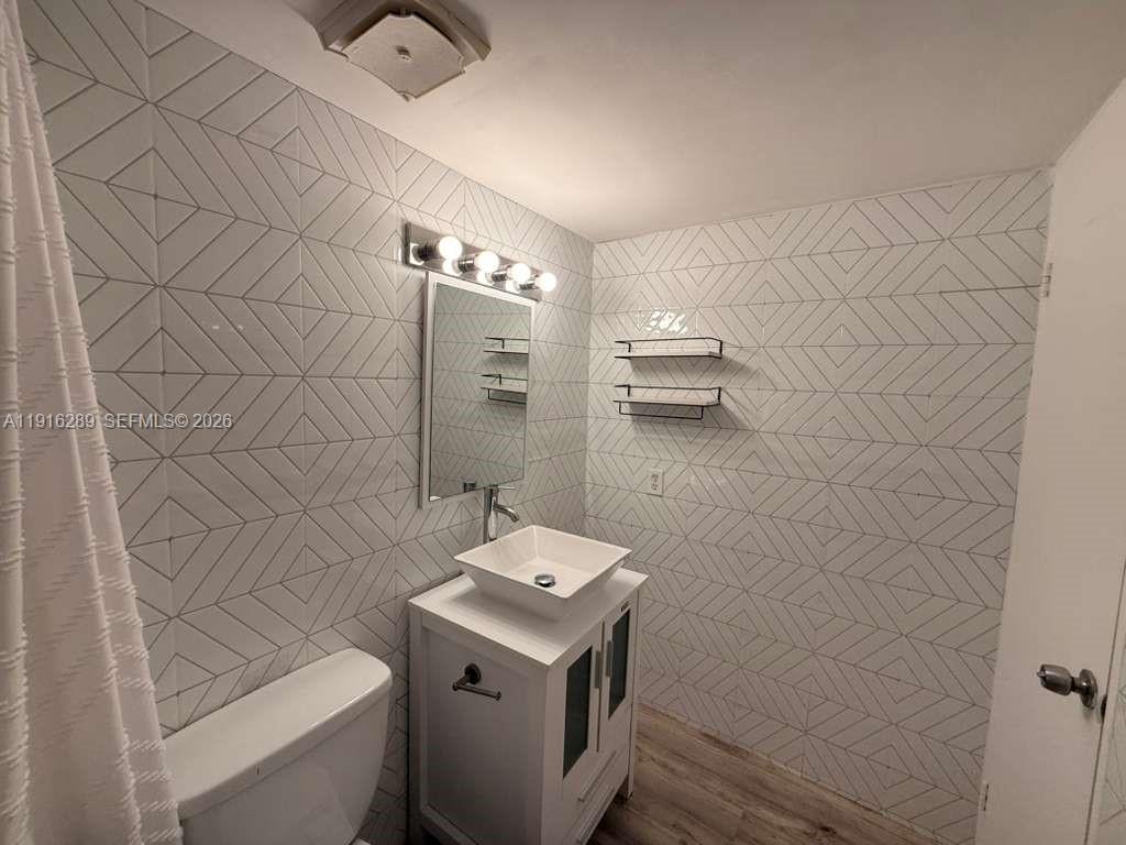 5201 NW 7th St #405 Miami, FL 33126