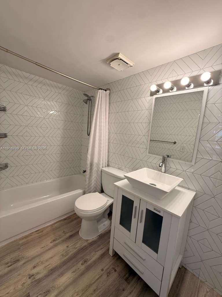 5201 NW 7th St #405 Miami, FL 33126