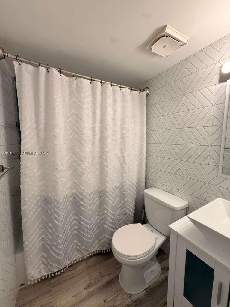 5201 NW 7th St #405 Miami, FL 33126