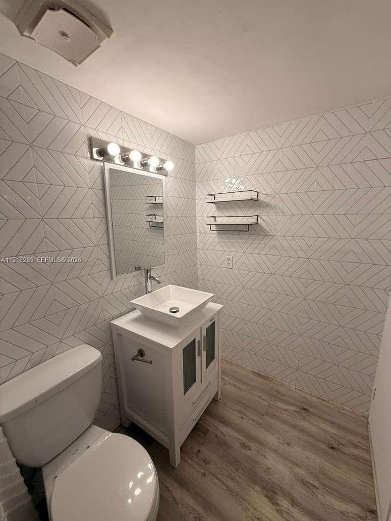 5201 NW 7th St #405 Miami, FL 33126