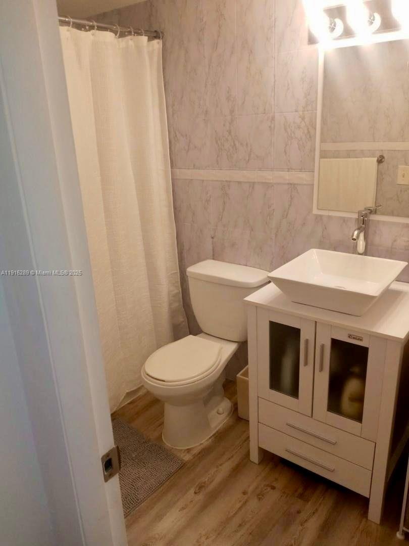 5201 NW 7th St #405 Miami, FL 33126