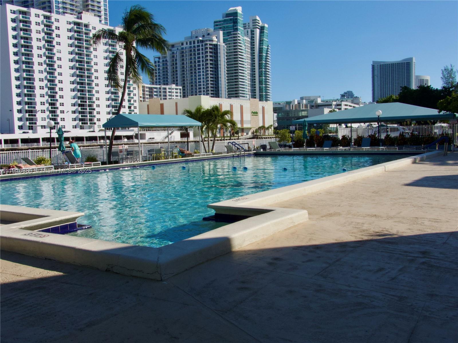 800 Parkview Dr #402 Hallandale Beach, FL 33009