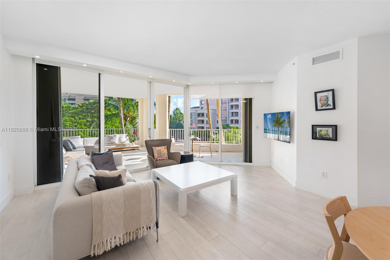 715 Crandon Blvd #305