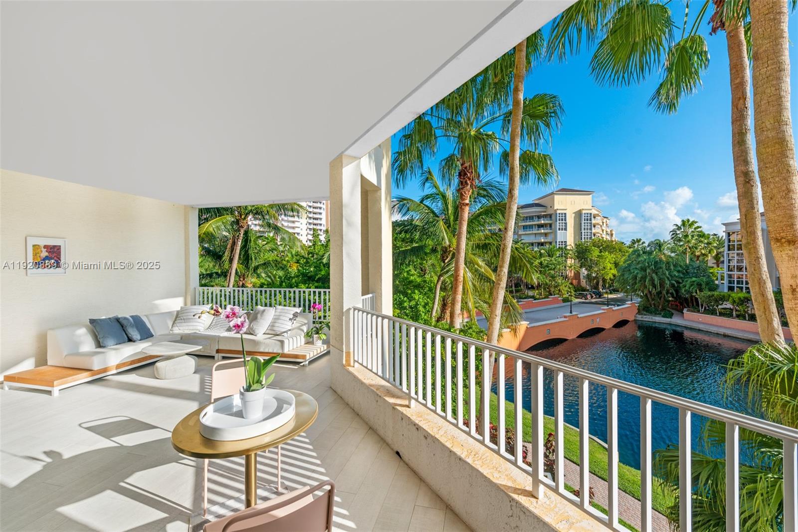 715 Crandon Blvd #305 Key Biscayne, FL 33149