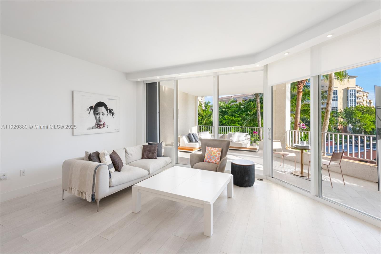 715 Crandon Blvd #305 Key Biscayne, FL 33149