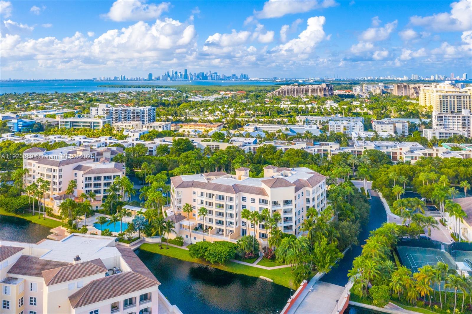 715 Crandon Blvd #305 Key Biscayne, FL 33149