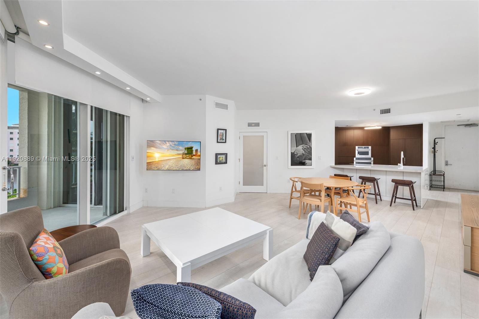 715 Crandon Blvd #305 Key Biscayne, FL 33149