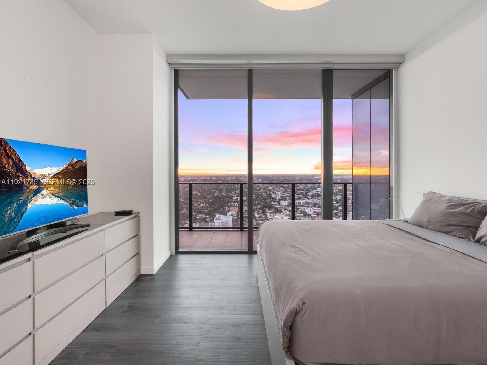 1000 Brickell Plz #PH5706 Miami, FL 33131