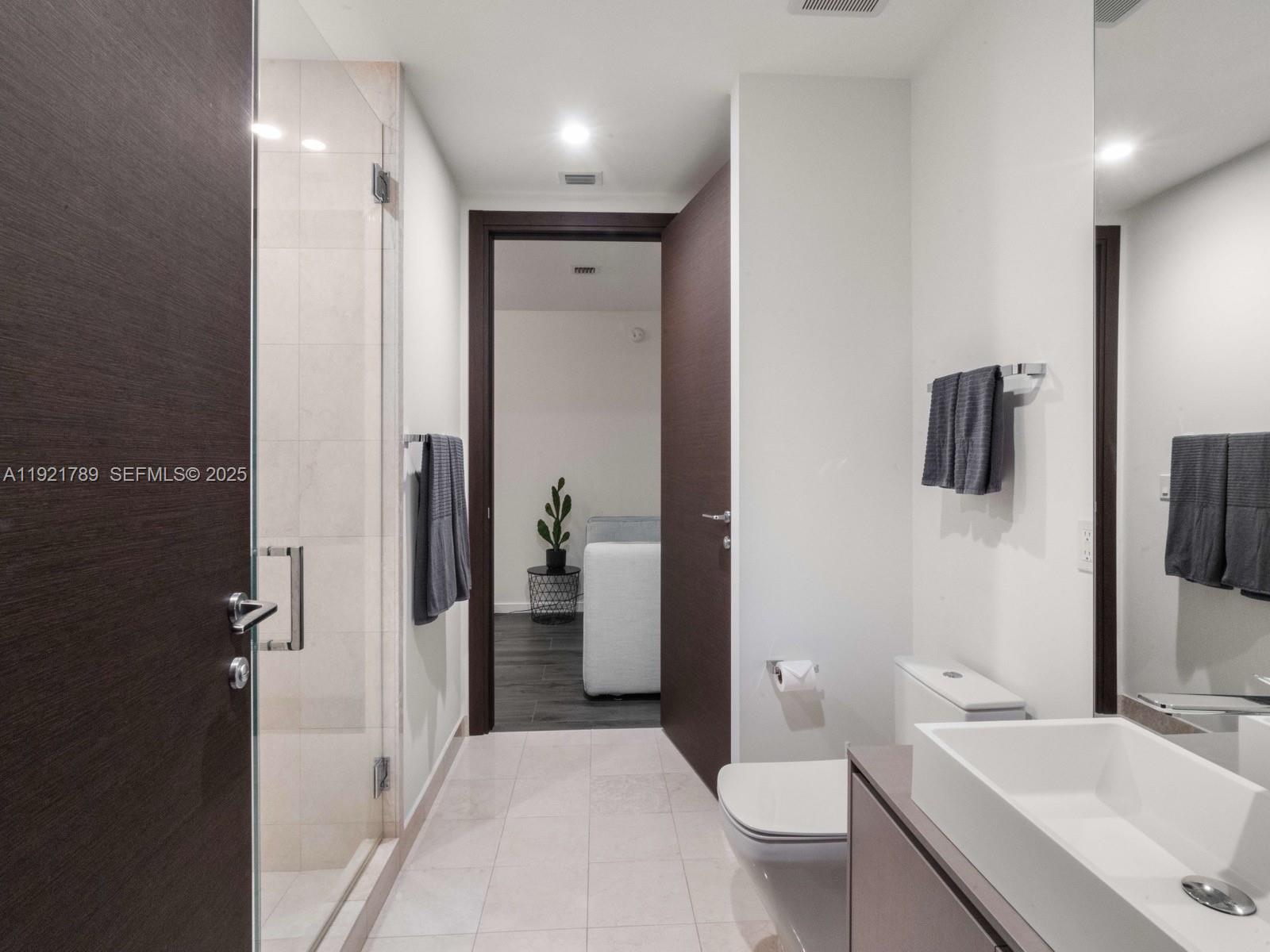 1000 Brickell Plz #PH5706 Miami, FL 33131