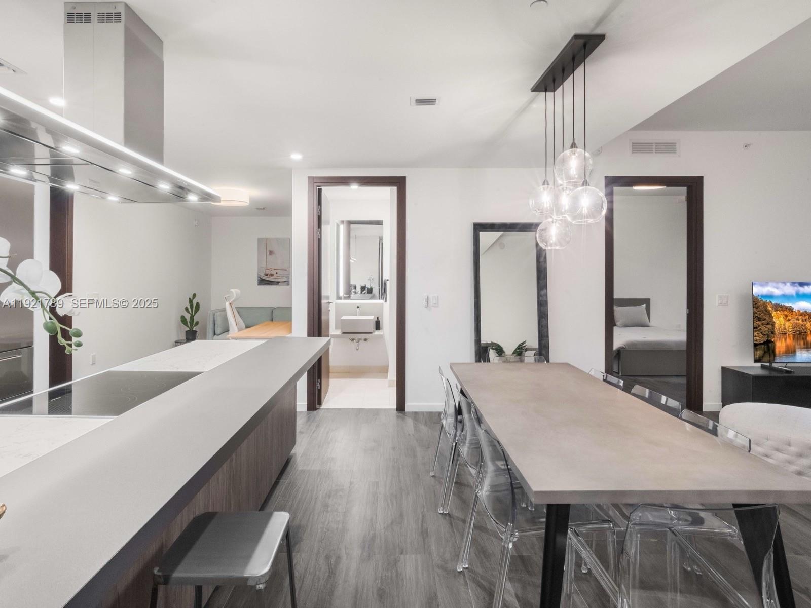 1000 Brickell Plz #PH5706 Miami, FL 33131