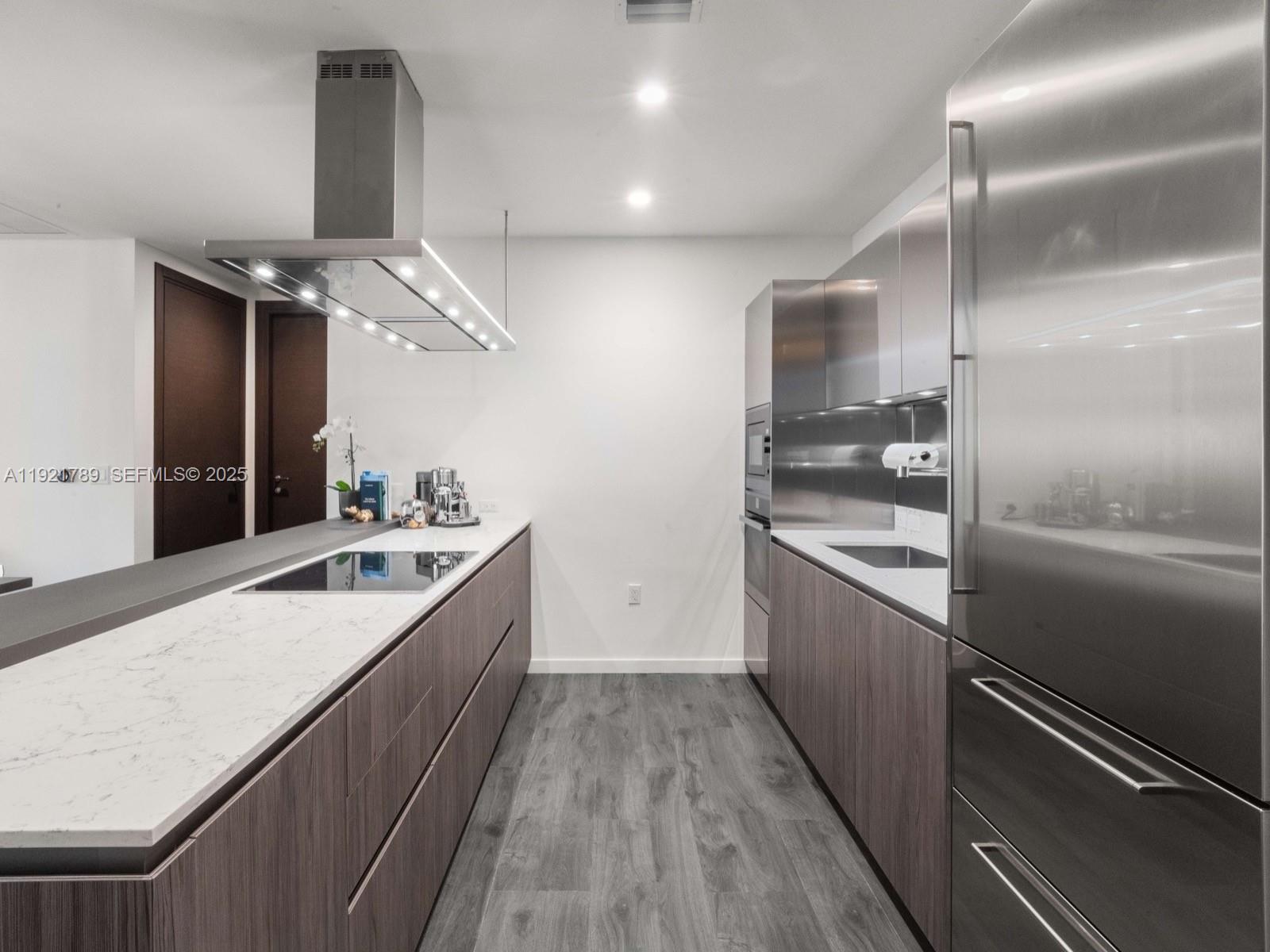 1000 Brickell Plz #PH5706 Miami, FL 33131