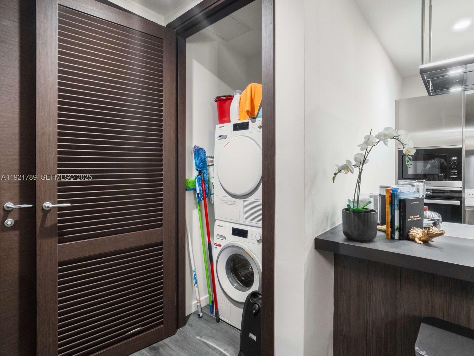 1000 Brickell Plz #PH5706 Miami, FL 33131