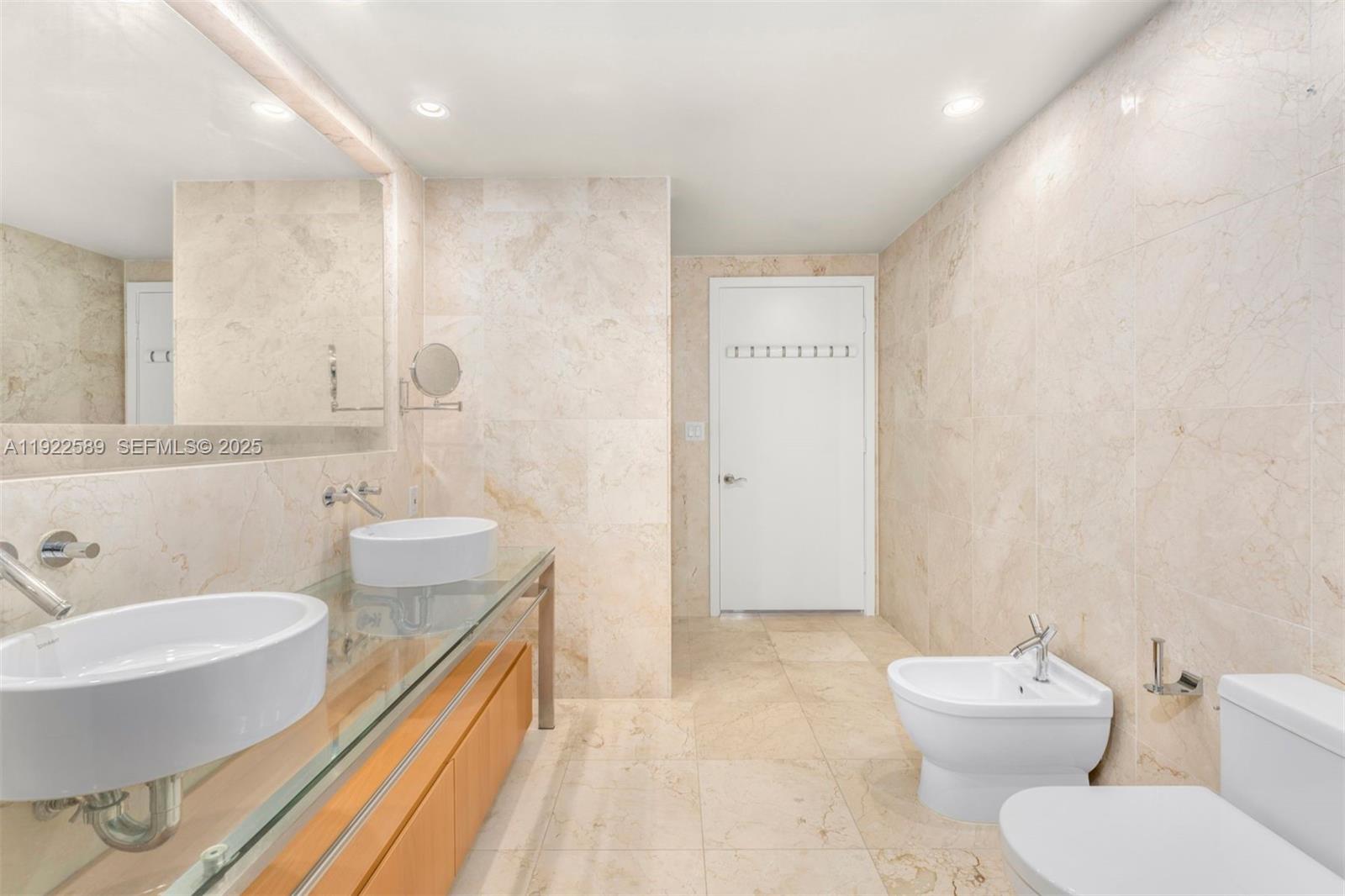 6000 Collins Ave #330 Miami Beach, FL 33140