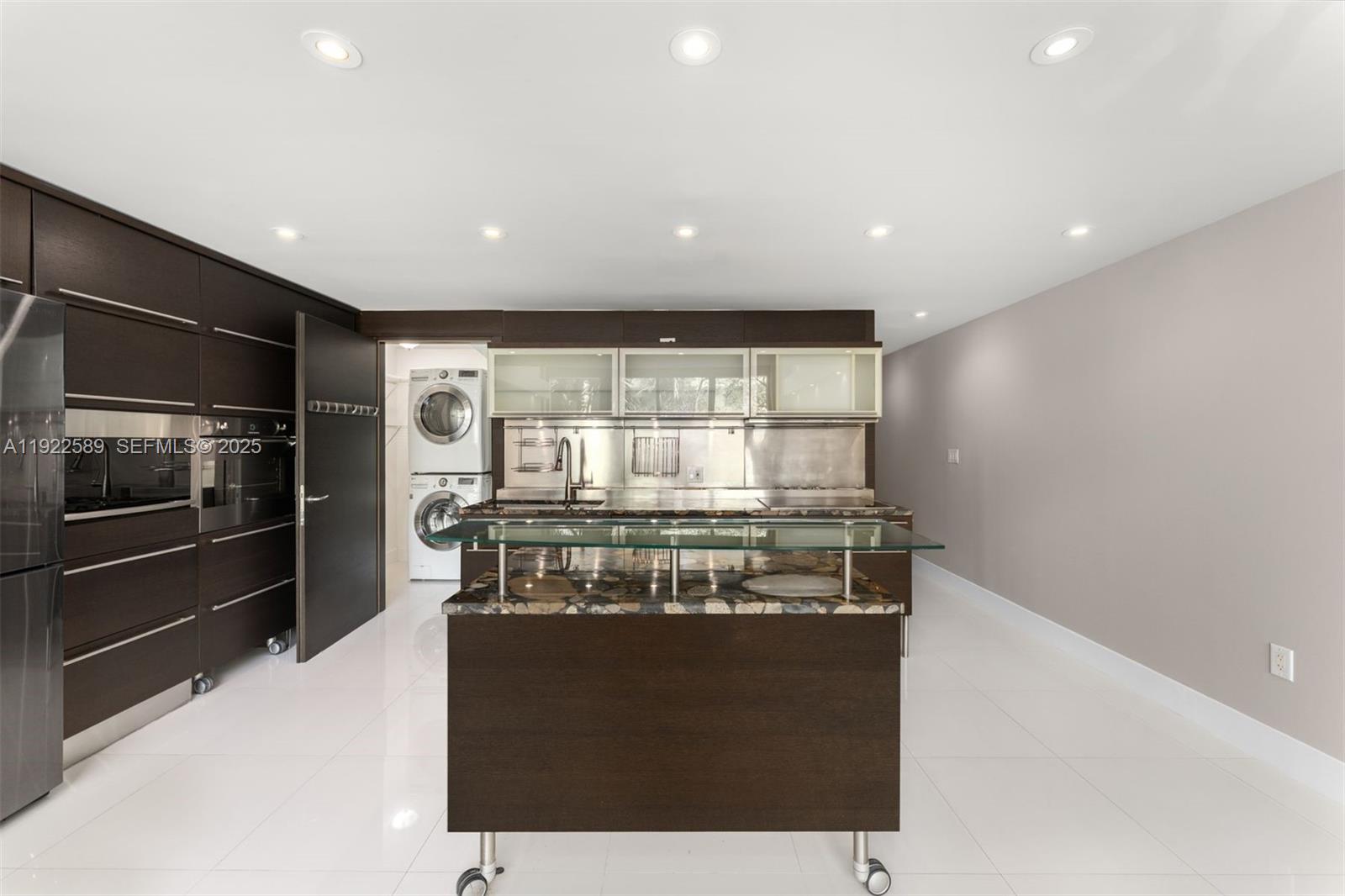 6000 Collins Ave #330 Miami Beach, FL 33140