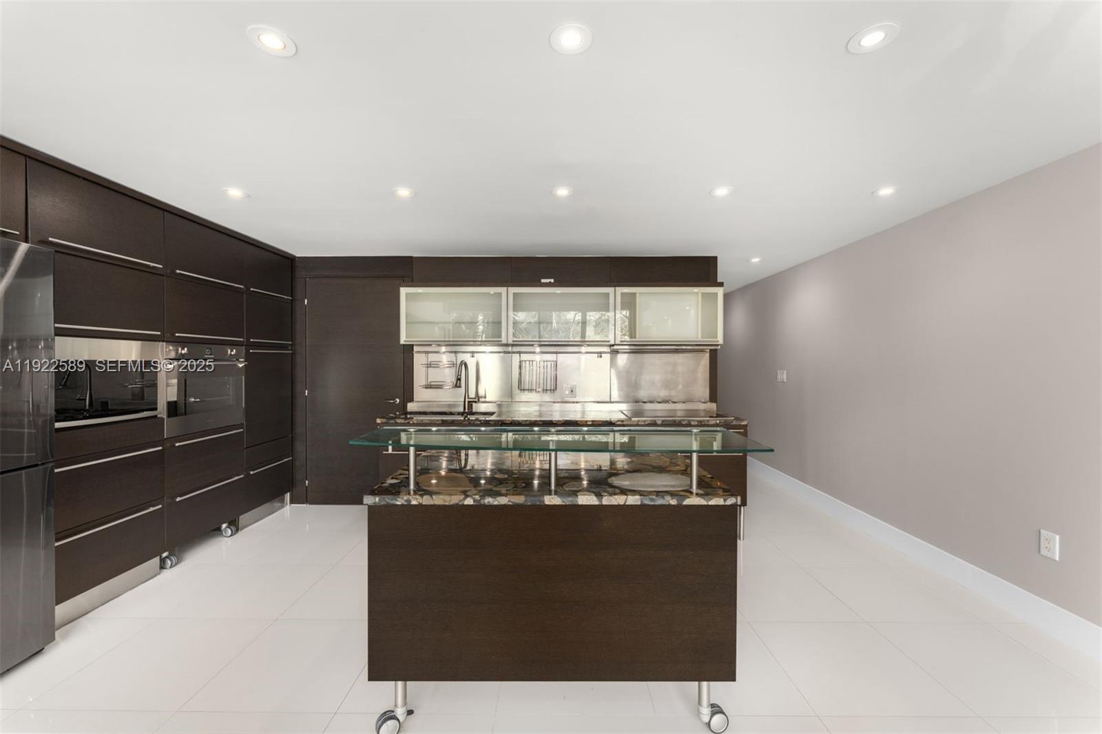 6000 Collins Ave #330 Miami Beach, FL 33140