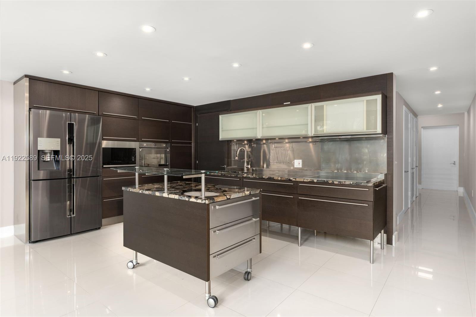 6000 Collins Ave #330 Miami Beach, FL 33140