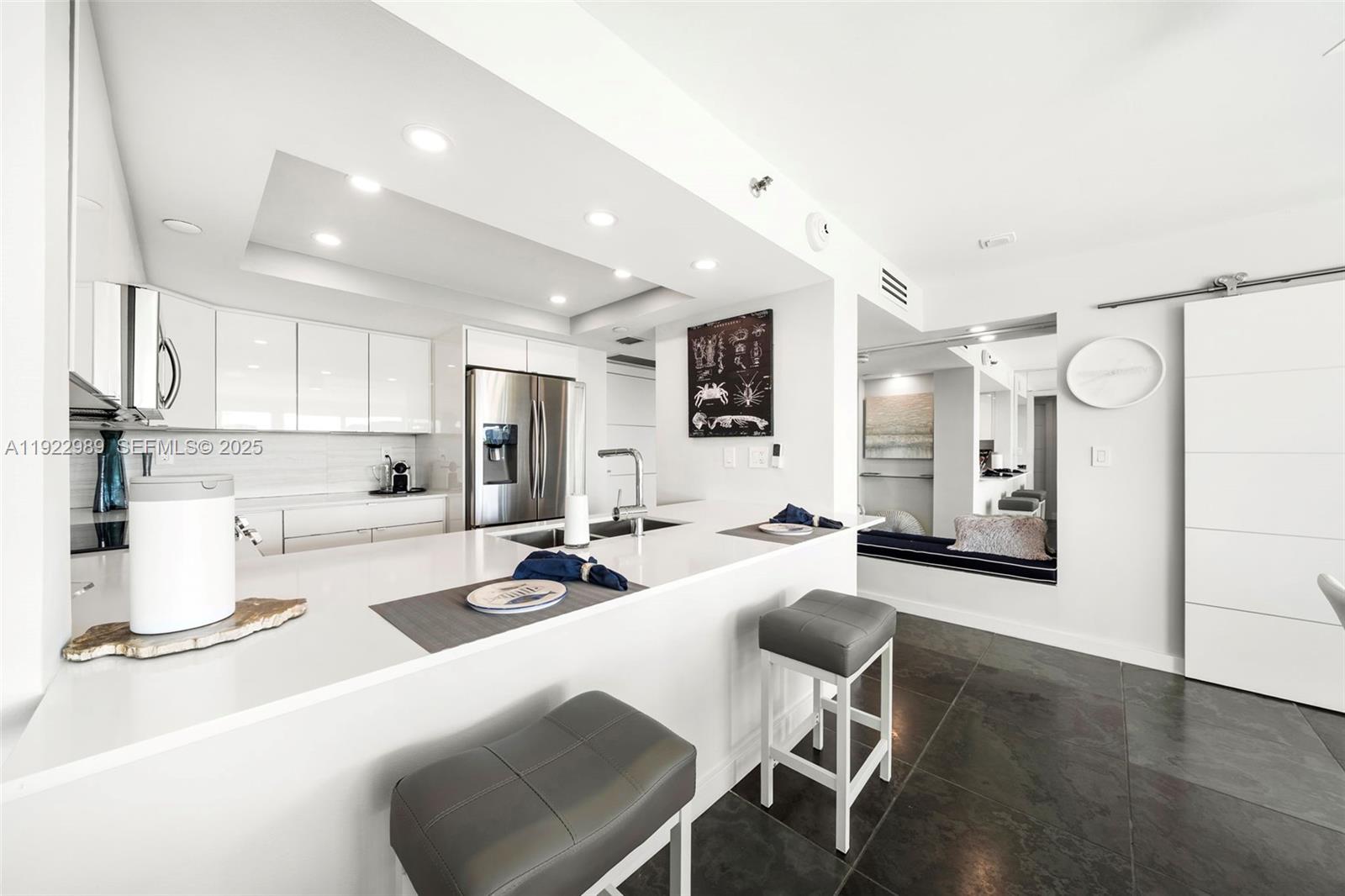 400 S Pointe Dr #401 Miami Beach, FL 33139