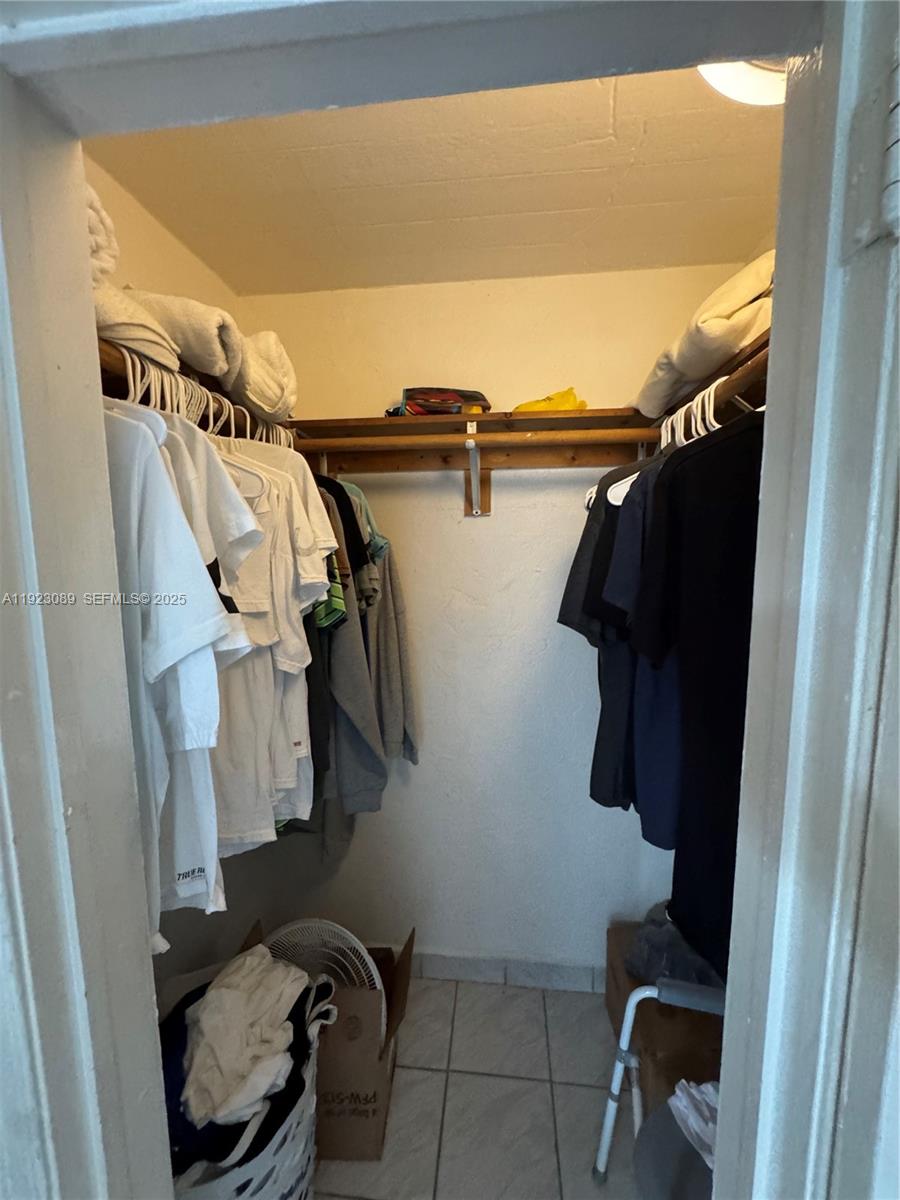 971 E 13th St Hialeah, FL 33010