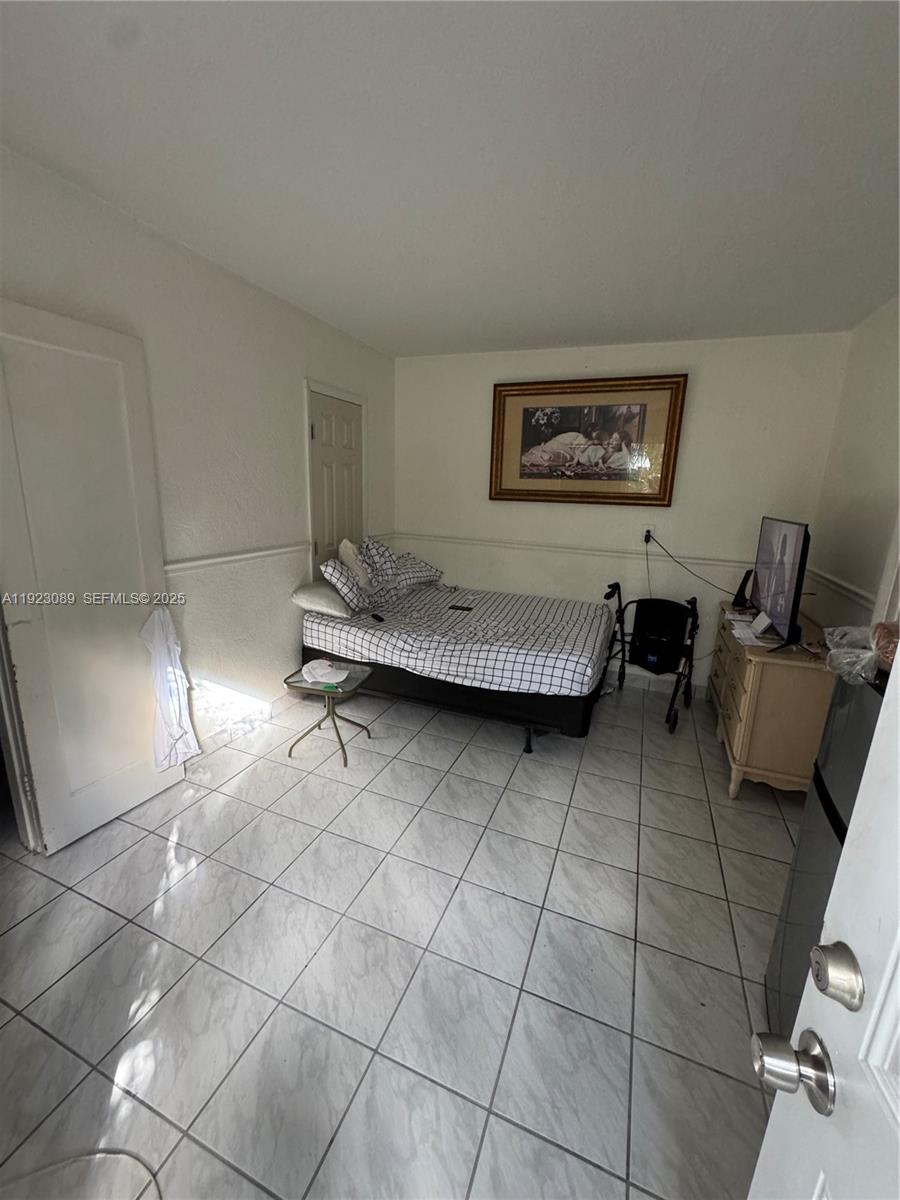 971 E 13th St Hialeah, FL 33010