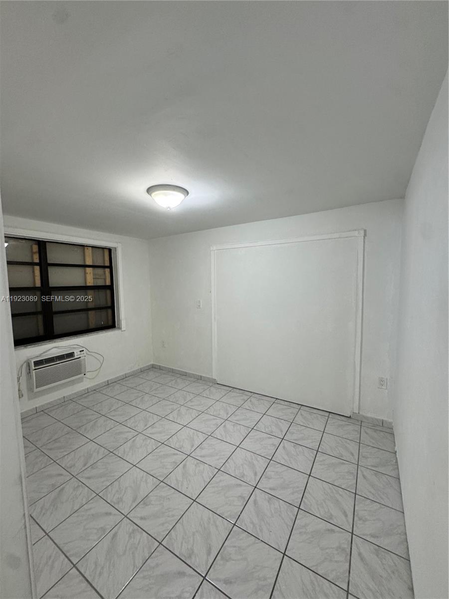 971 E 13th St Hialeah, FL 33010