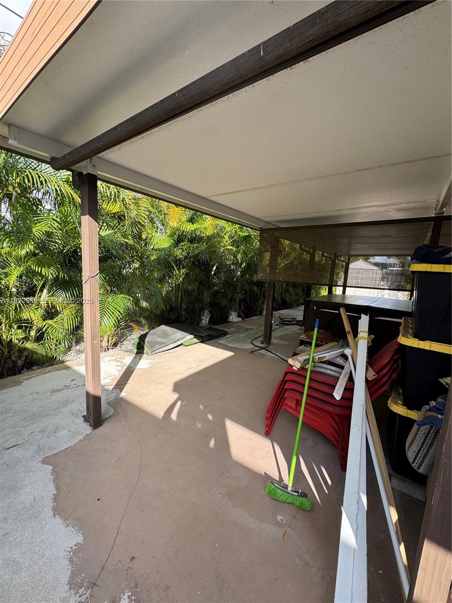 971 E 13th St Hialeah, FL 33010