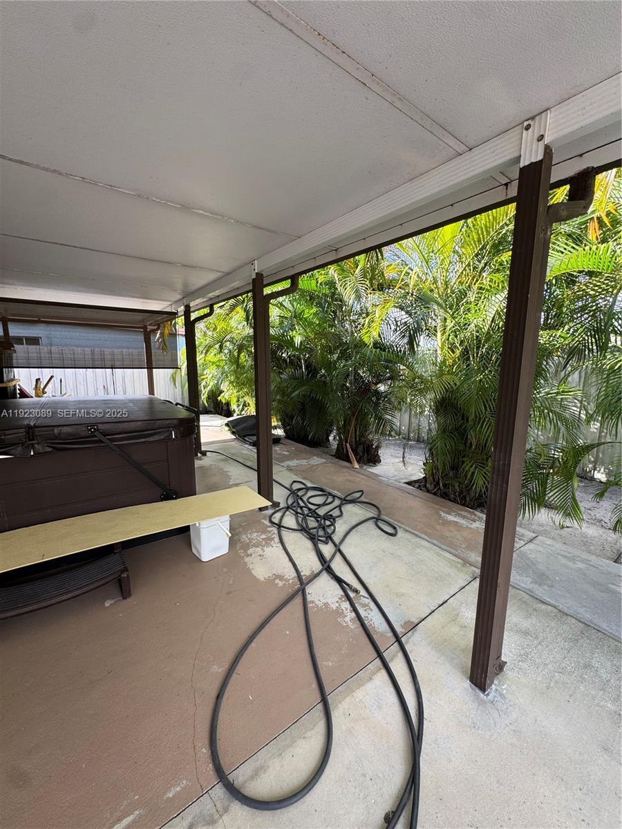 971 E 13th St Hialeah, FL 33010