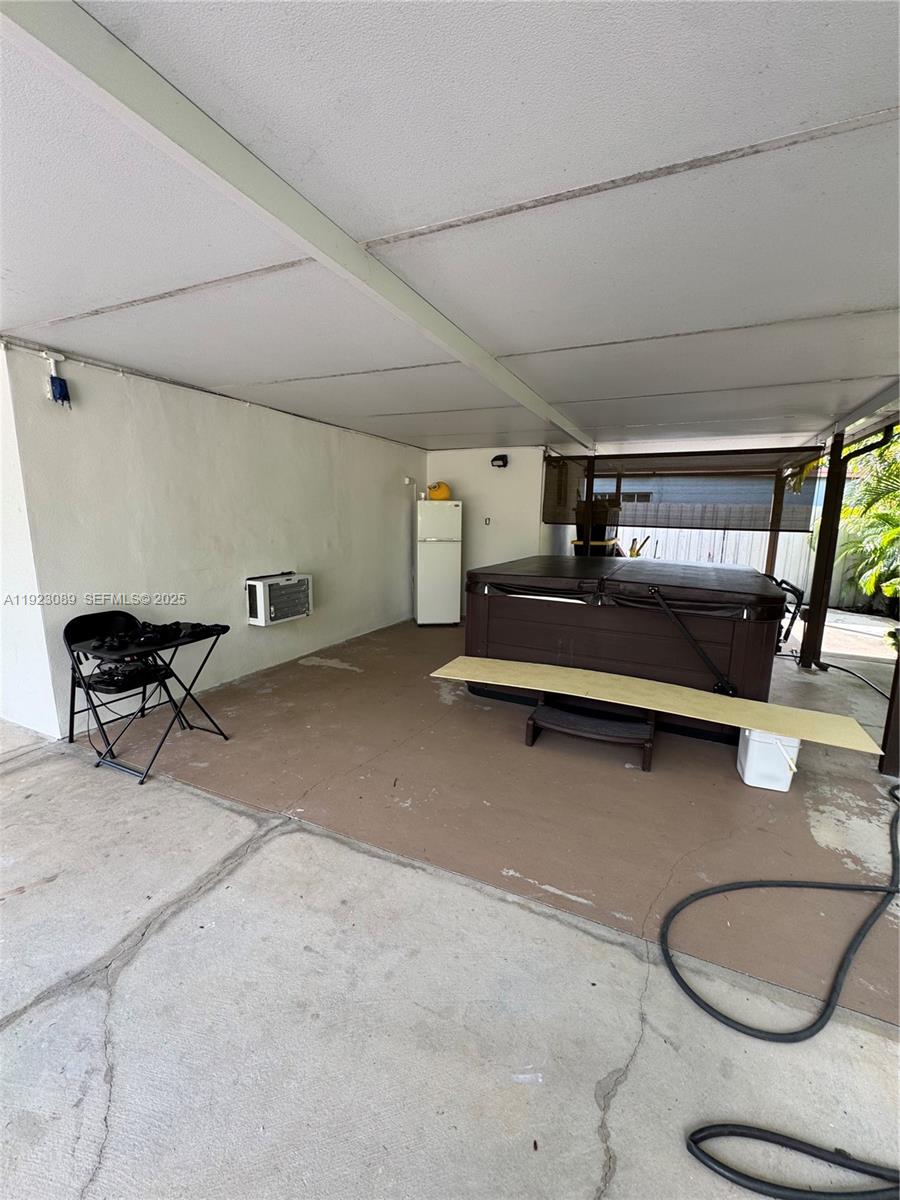 971 E 13th St Hialeah, FL 33010