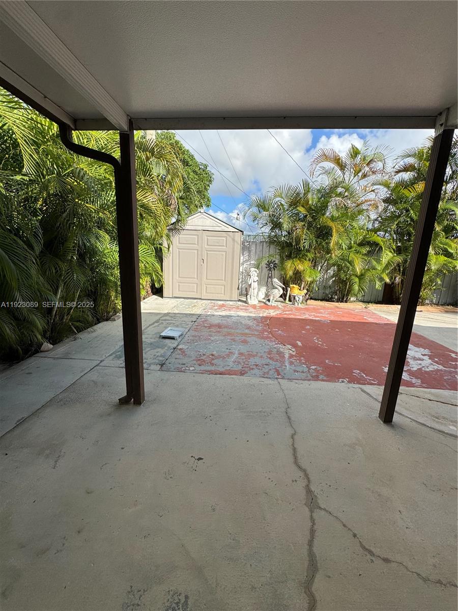 971 E 13th St Hialeah, FL 33010