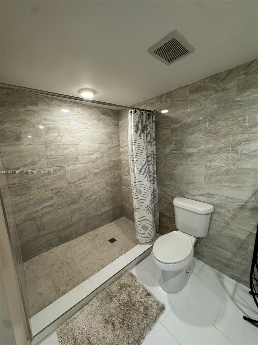 971 E 13th St Hialeah, FL 33010