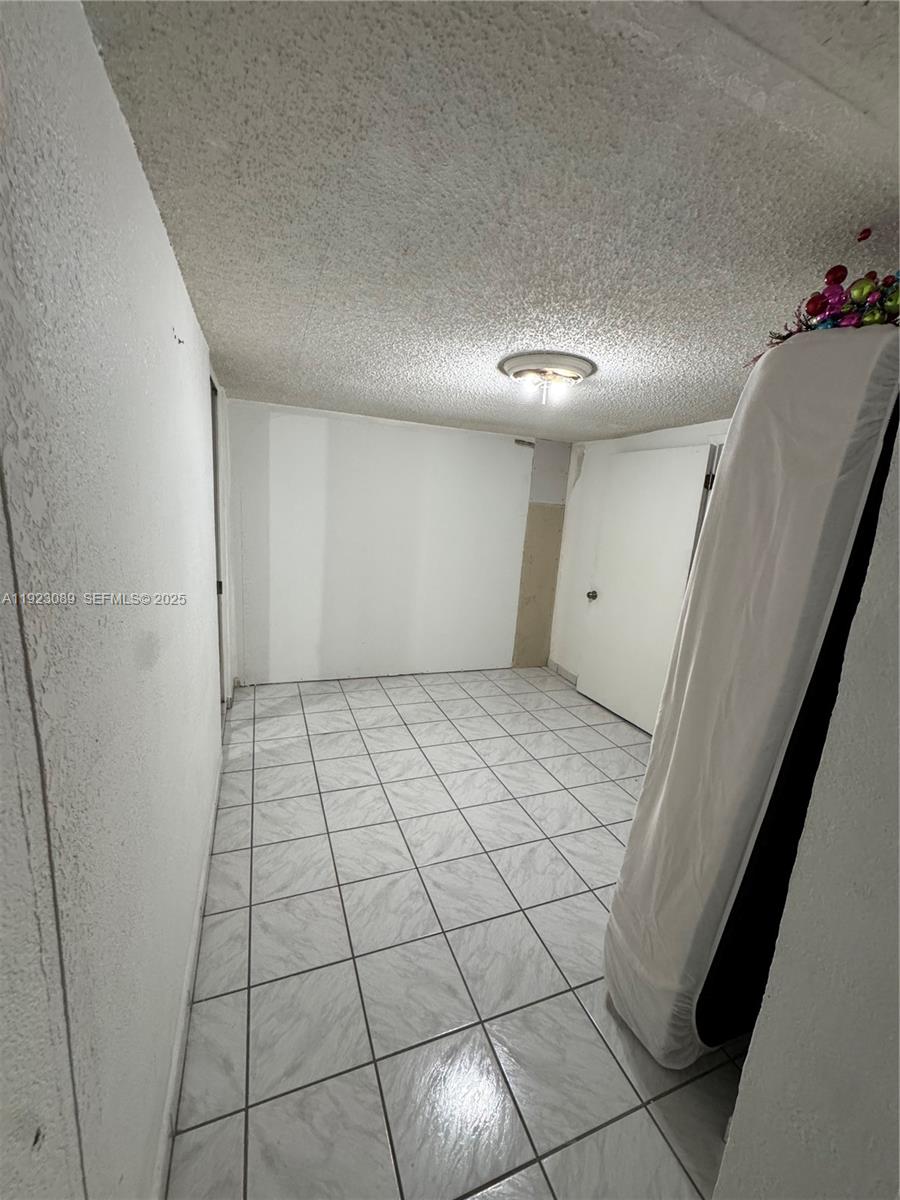 971 E 13th St Hialeah, FL 33010