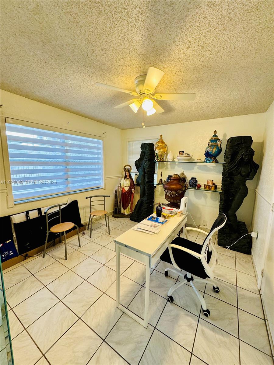 971 E 13th St Hialeah, FL 33010