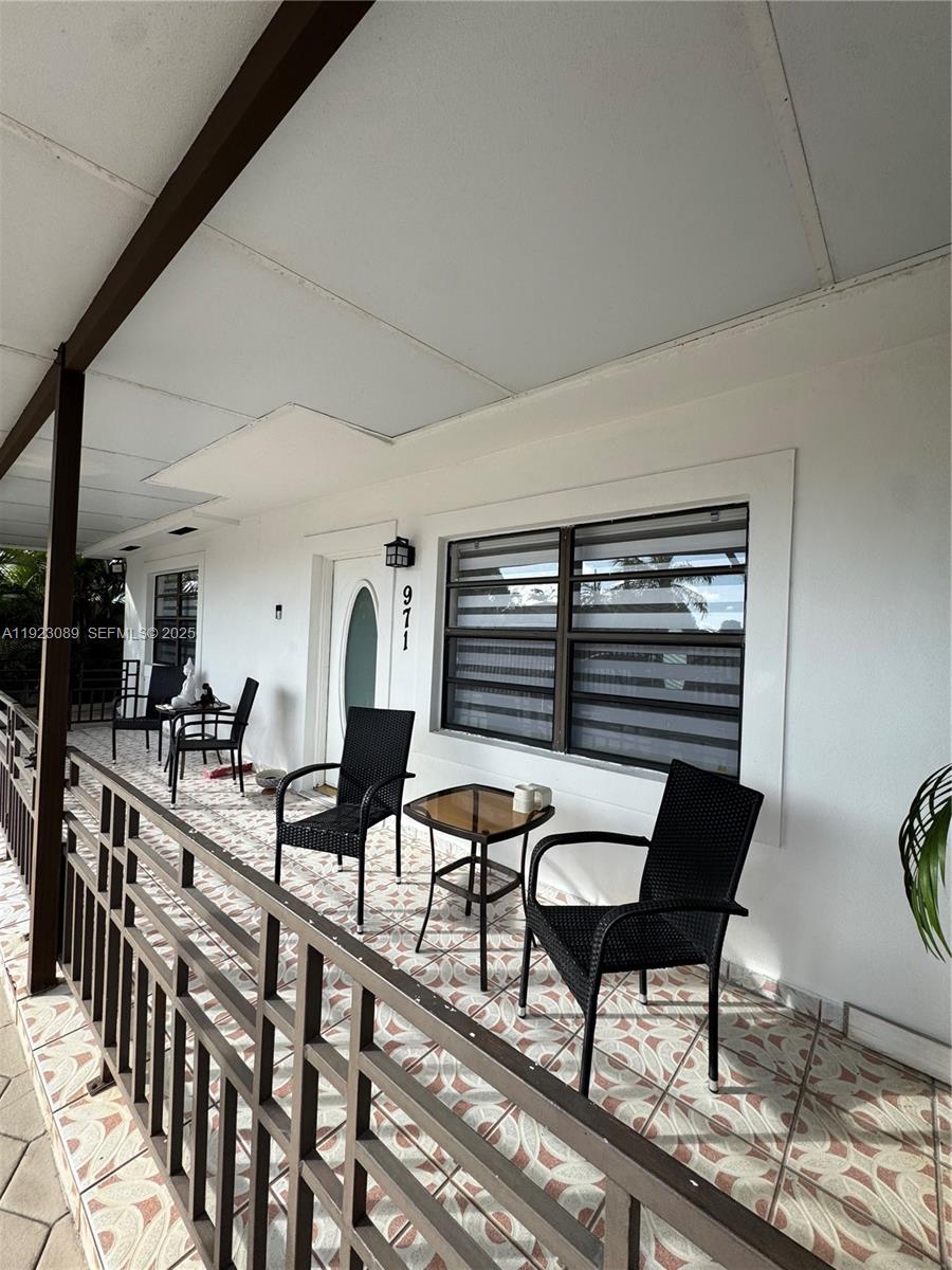 971 E 13th St Hialeah, FL 33010