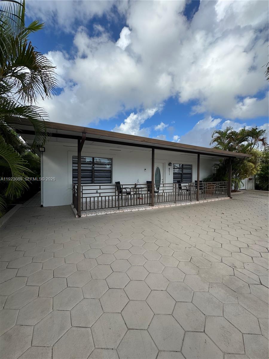 971 E 13th St Hialeah, FL 33010