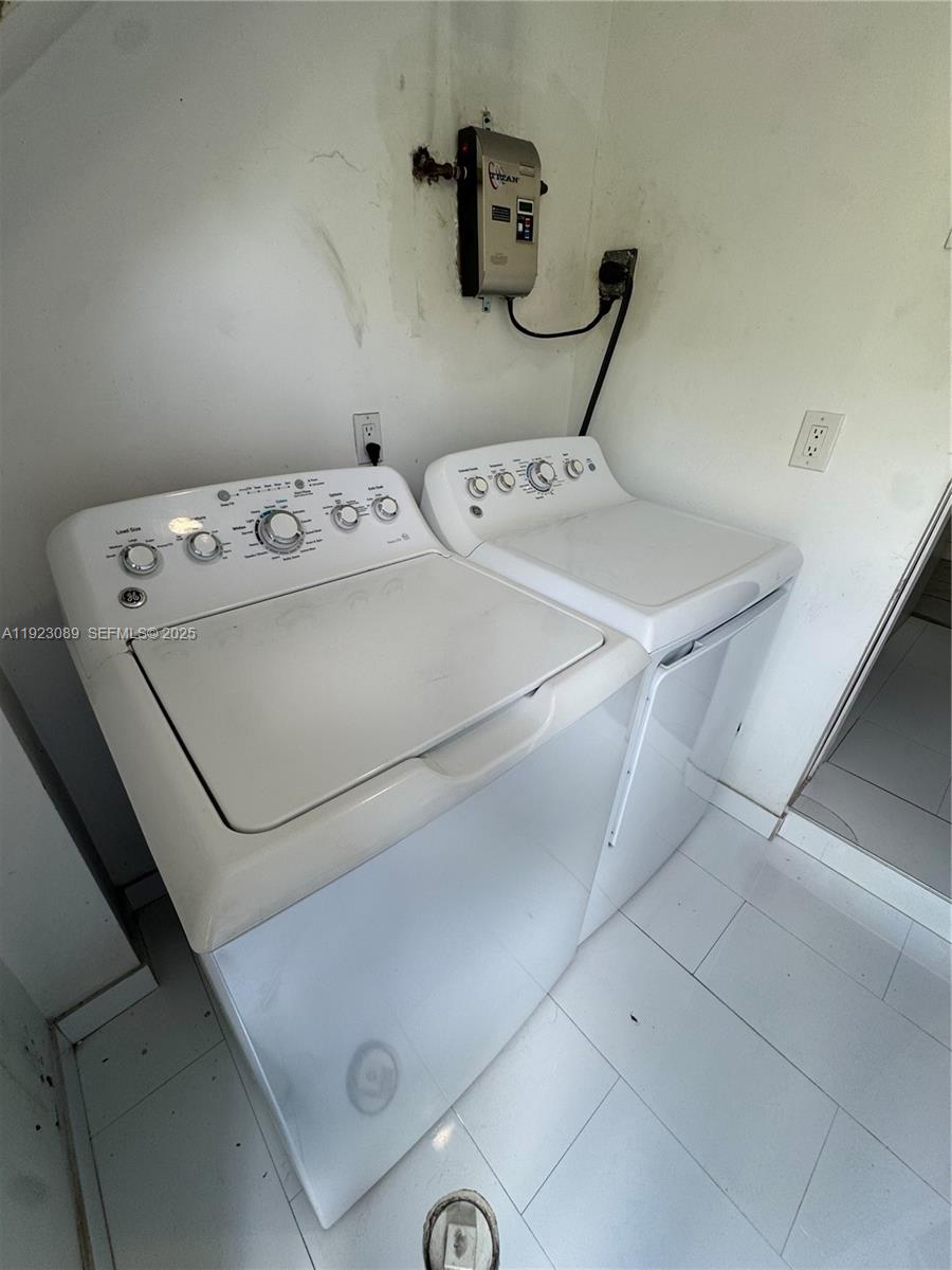 971 E 13th St Hialeah, FL 33010