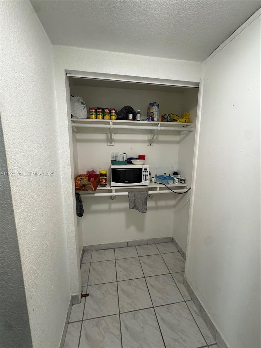 971 E 13th St Hialeah, FL 33010