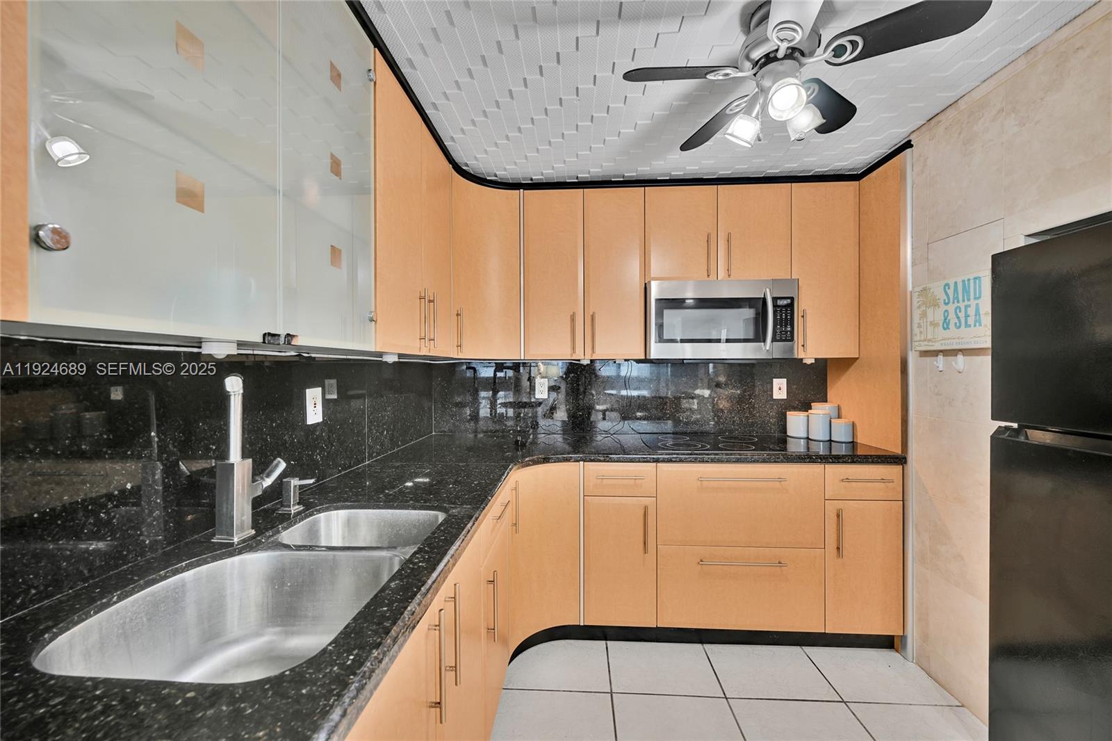 6039 Collins Ave #621 Miami Beach, FL 33140