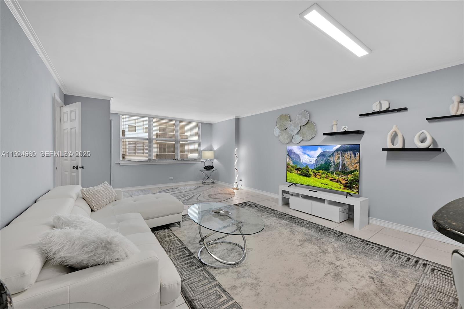 6039 Collins Ave #621 Miami Beach, FL 33140