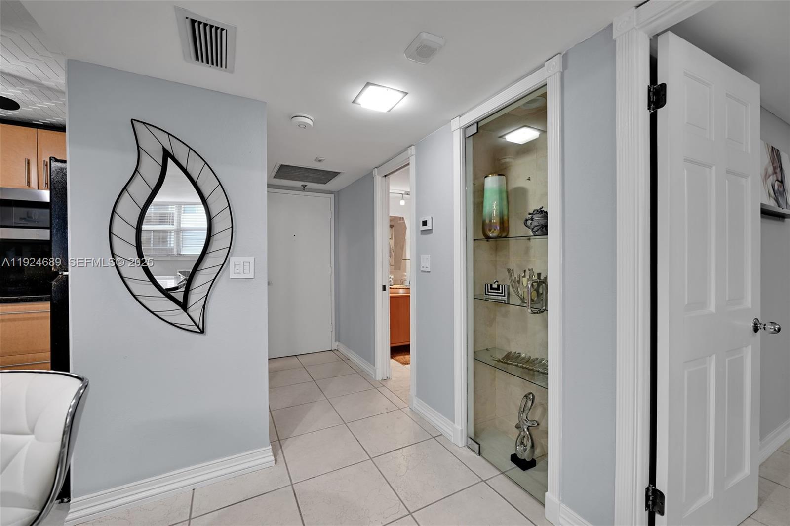 6039 Collins Ave #621 Miami Beach, FL 33140