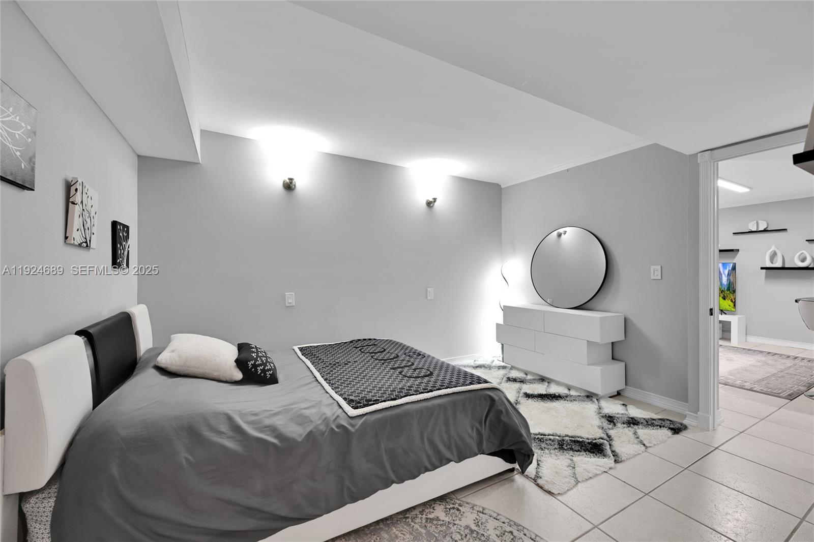 6039 Collins Ave #621 Miami Beach, FL 33140