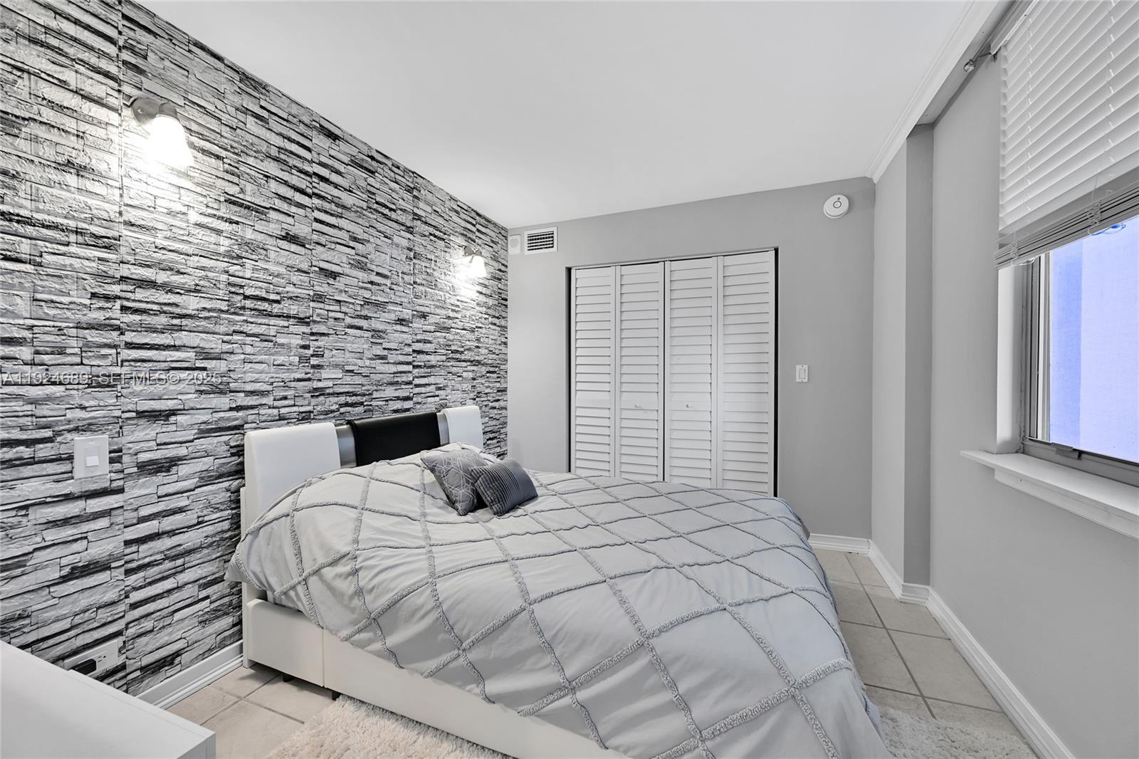 6039 Collins Ave #621 Miami Beach, FL 33140