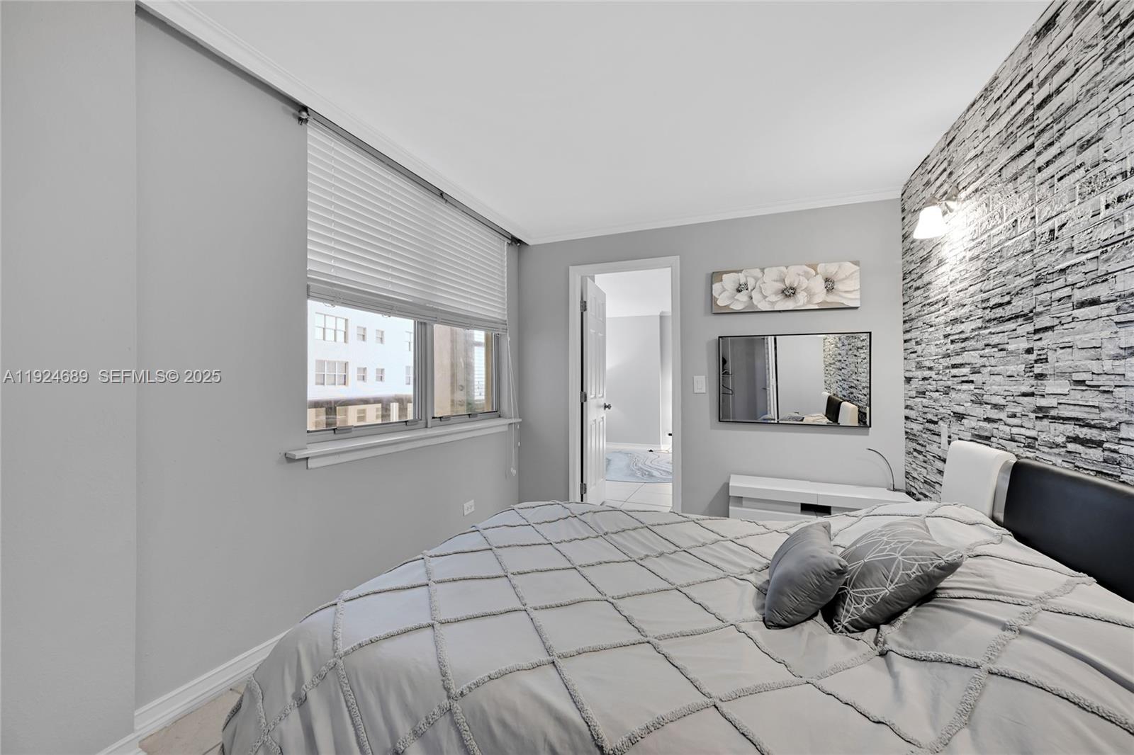 6039 Collins Ave #621 Miami Beach, FL 33140