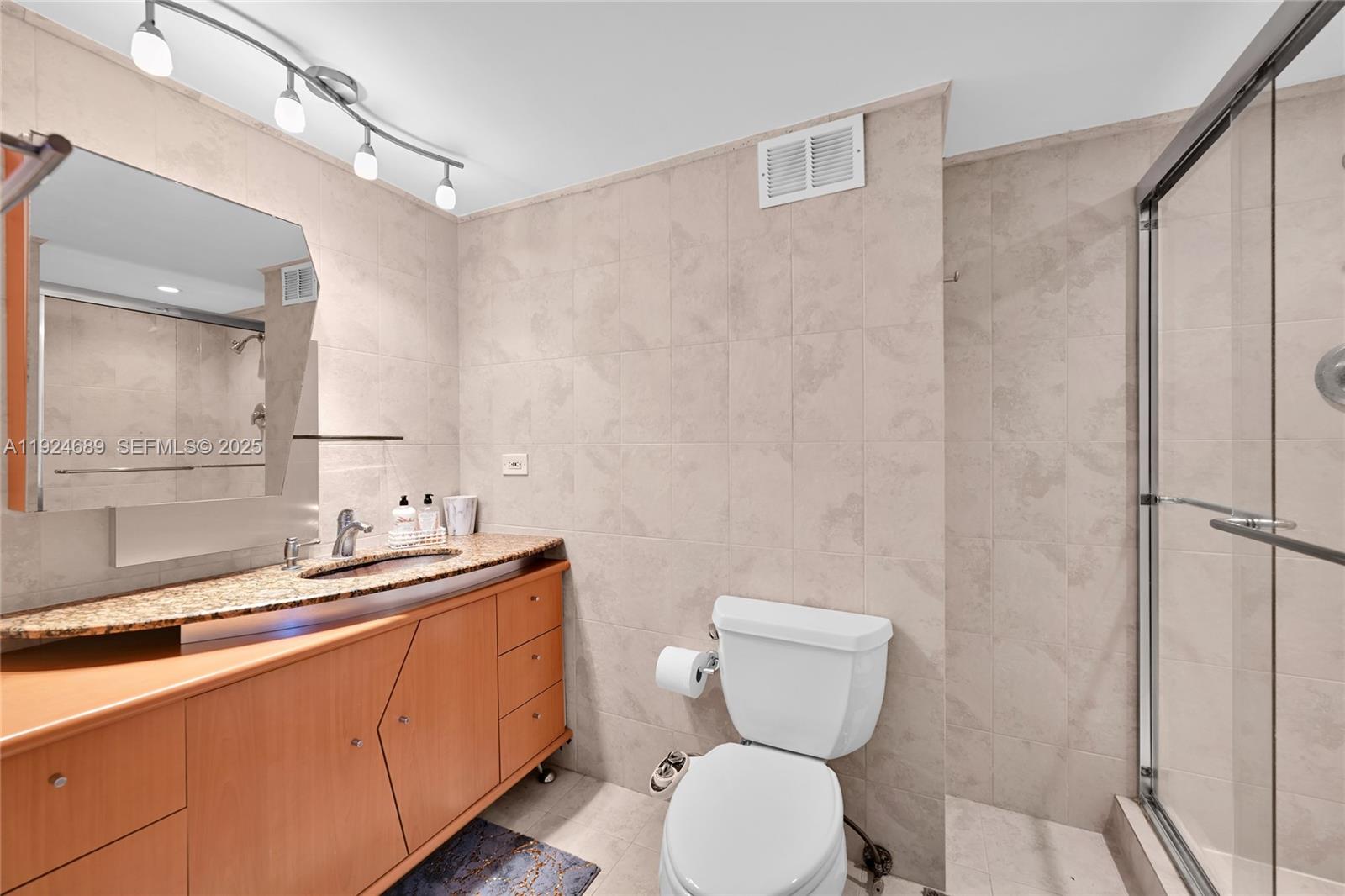 6039 Collins Ave #621 Miami Beach, FL 33140