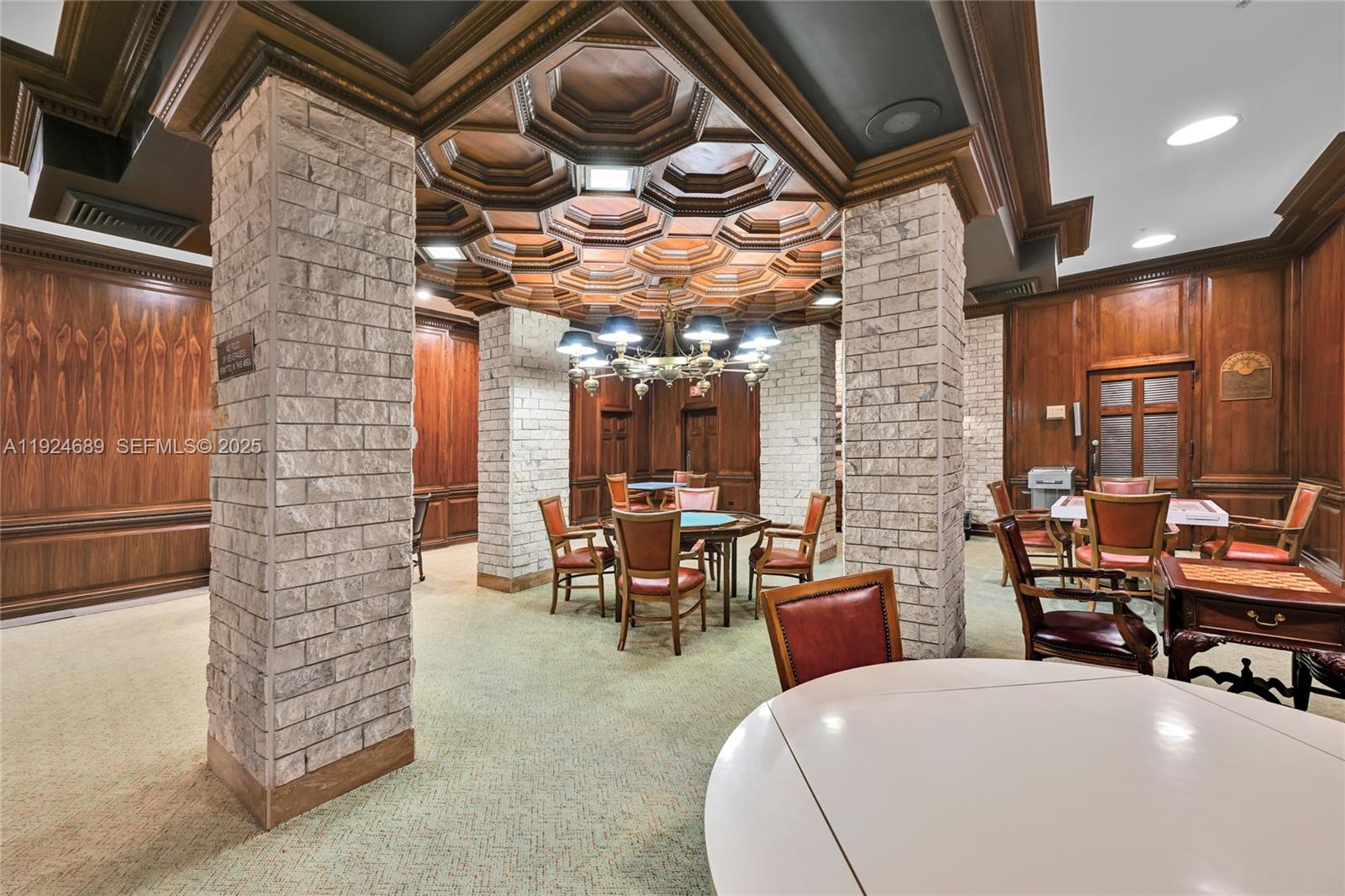 6039 Collins Ave #621 Miami Beach, FL 33140