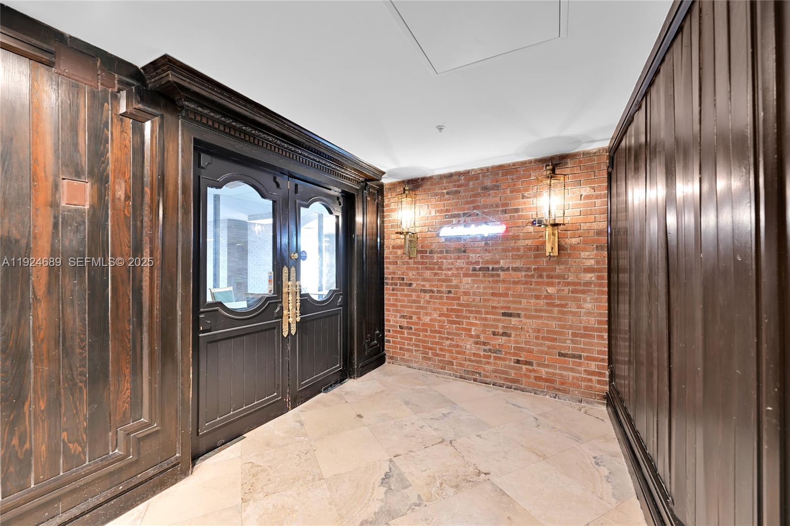 6039 Collins Ave #621 Miami Beach, FL 33140