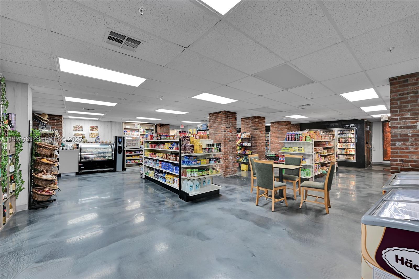 6039 Collins Ave #621 Miami Beach, FL 33140