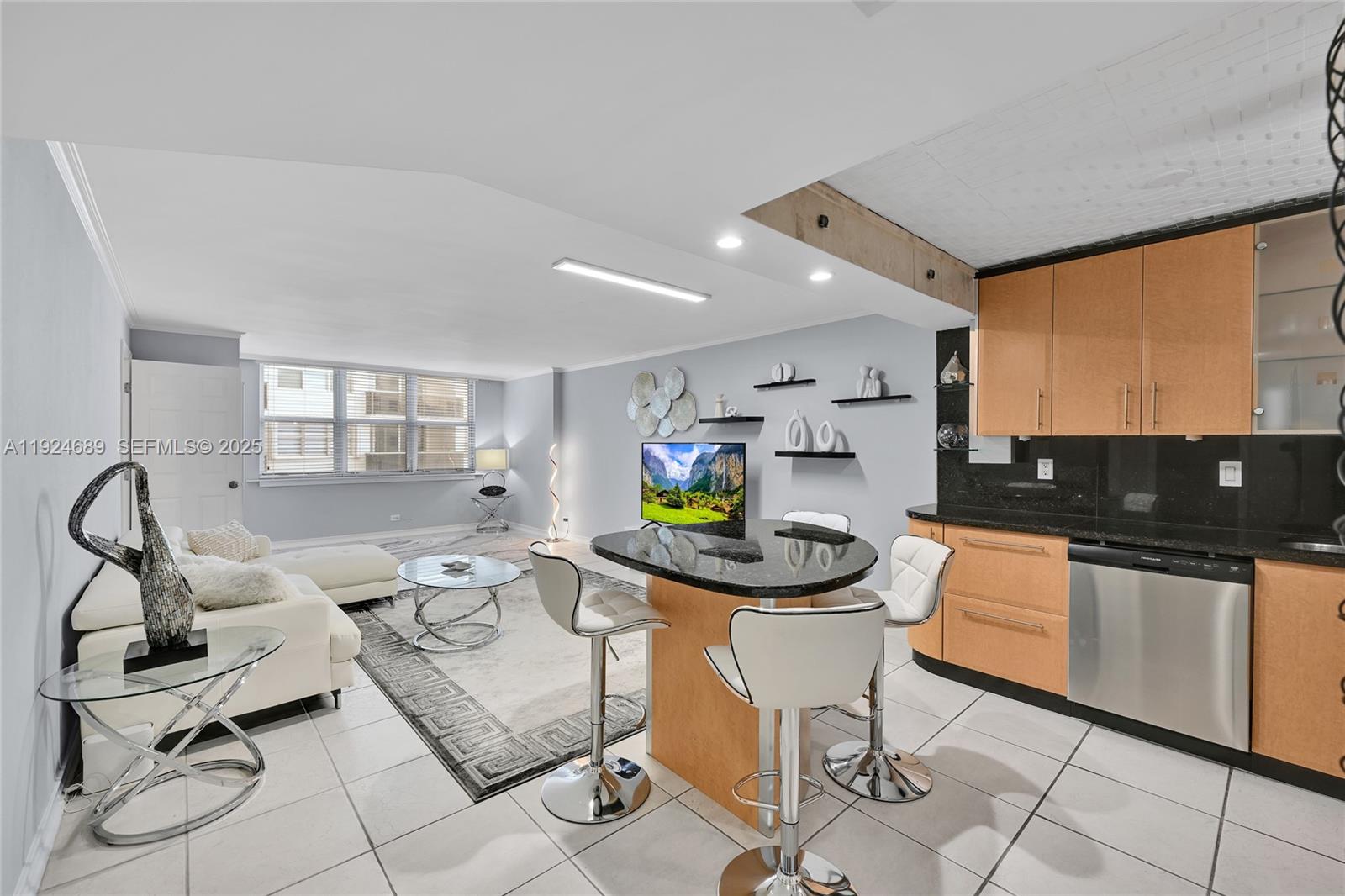 6039 Collins Ave #621 Miami Beach, FL 33140